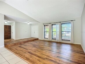 1623 Carter Oaks Dr in Valrico, FL - Building Photo - Building Photo