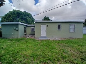 18020 NW 5th Ave in Miami, FL - Building Photo - Building Photo