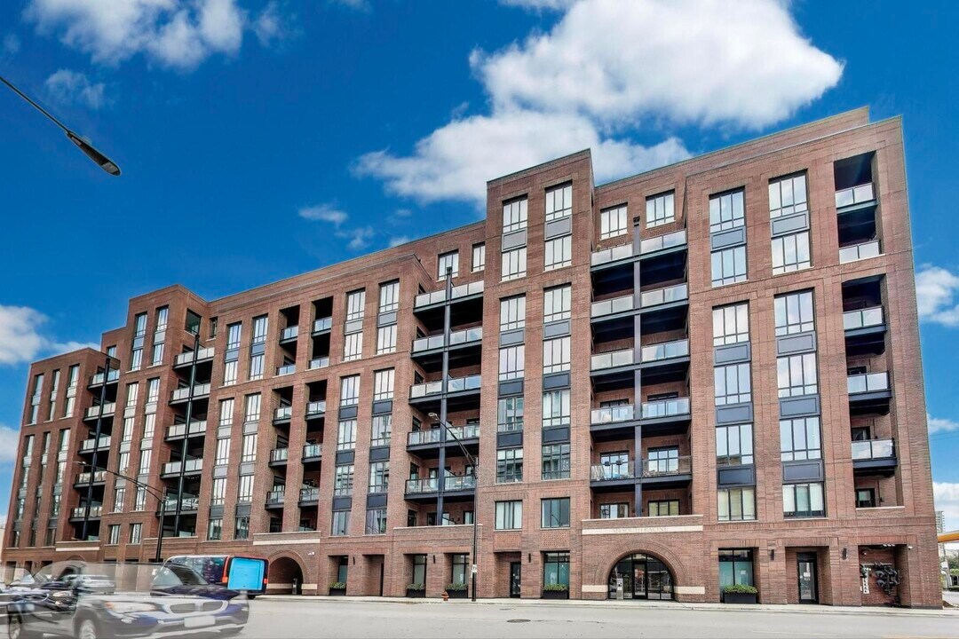 323 S Racine Ave in Chicago, IL - Building Photo