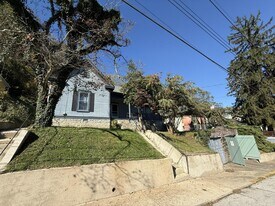 404 Ewing St in Frankfort, KY - Building Photo