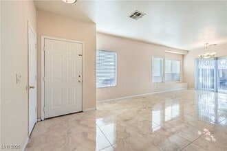 5817 Golden Wing St in Las Vegas, NV - Building Photo - Building Photo