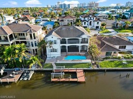405 Tradewinds Ave in Naples, FL - Building Photo