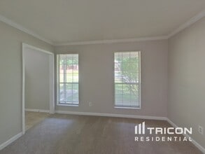 5242 Selene Dr in Stone Mountain, GA - Building Photo - Building Photo