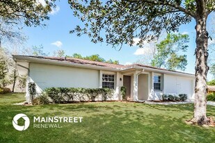 5451 Moongate Rd, Unit #215 in Spring Hill, FL - Building Photo