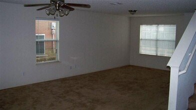 1525 Hedgewood Trail in Fort Worth, TX - Foto de edificio - Building Photo