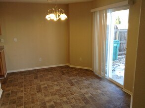 595 E 77th Ave in Thornton, CO - Foto de edificio - Building Photo