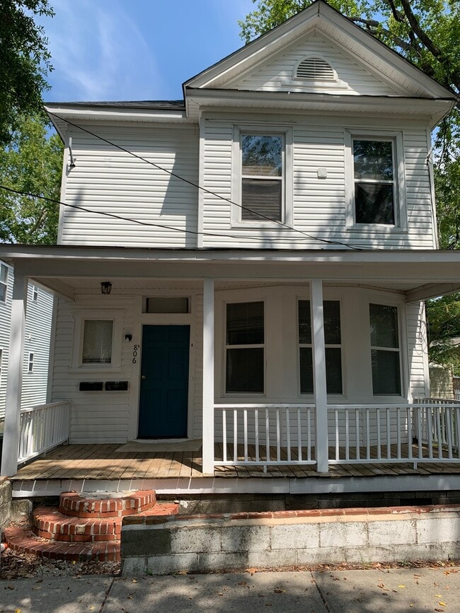 property at 806 N 5th Ave