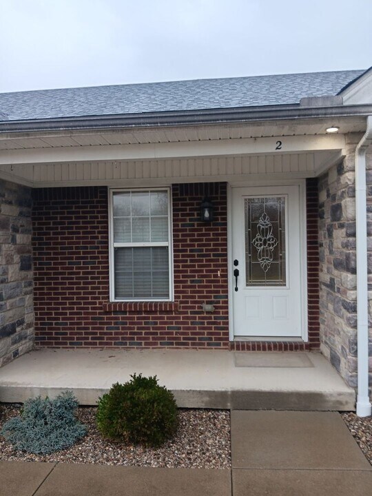 1445 N 3rd St in Bardstown, KY - Building Photo