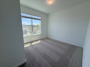 3935 Big Sky Dr in Spring Hill, FL - Building Photo - Building Photo