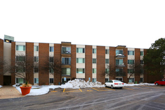 Park Towne in Palatine, IL - Building Photo - Building Photo