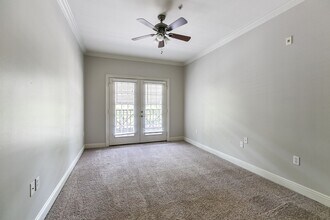 7248 Perkins Rd in Baton Rouge, LA - Foto de edificio - Building Photo