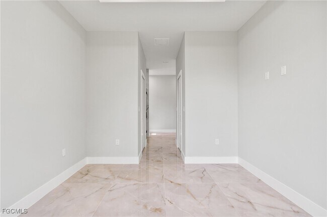 907 W 9th St in Lehigh Acres, FL - Building Photo - Building Photo