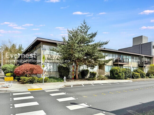 10106 NE 185th St in Bothell, WA - Building Photo - Building Photo