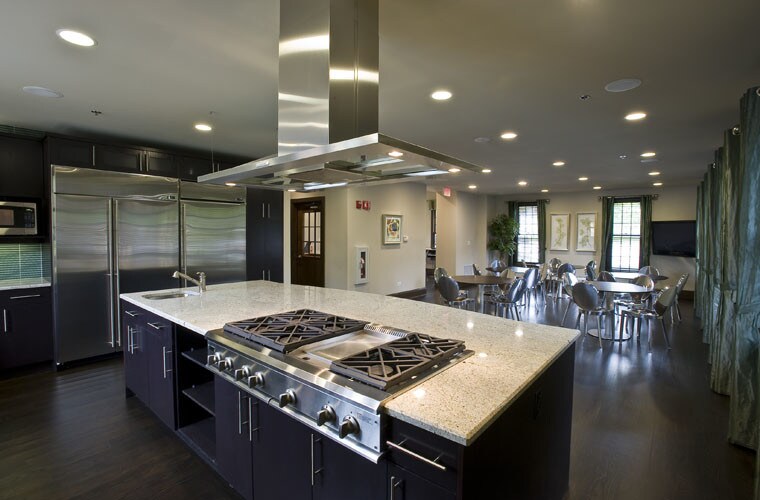 Versailles on the Lakes Schaumburg Apartments in Schaumburg, IL