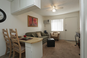 Sunset Vista Apartments in Tucson, AZ - Building Photo - Interior Photo