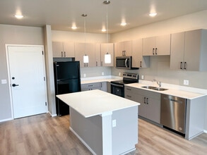 University Hills Village in Sioux Falls, SD - Building Photo - Building Photo