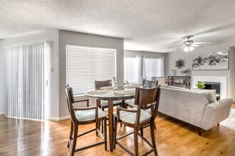 Mansions Of Shadowbriar in Houston, TX - Foto de edificio - Interior Photo