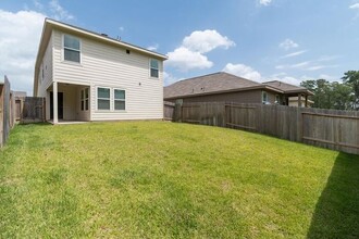 405 N Meadows Dr in Willis, TX - Building Photo - Building Photo