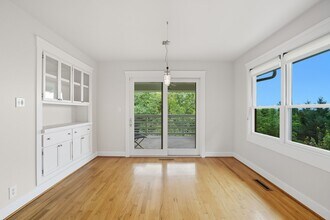 4125 SW Dosch Rd in Portland, OR - Building Photo - Building Photo