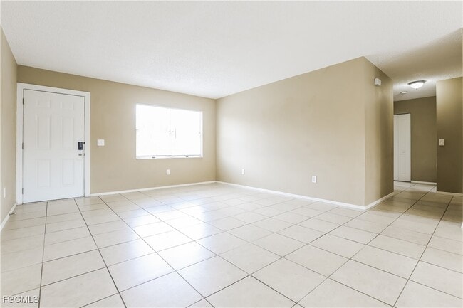 1050 S Salford Blvd in North Port, FL - Building Photo - Building Photo