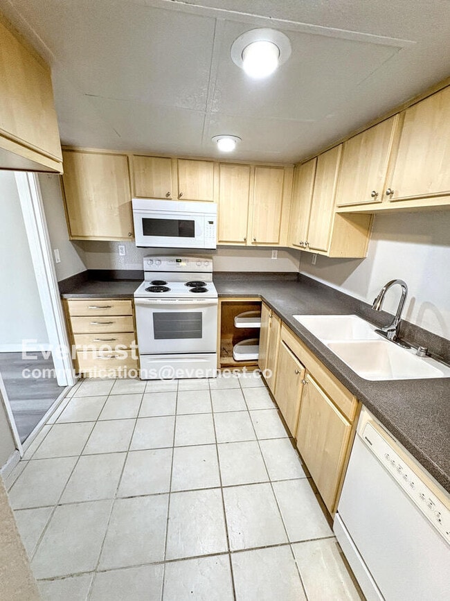 1021 Evans Ct in Hayward, CA - Foto de edificio - Building Photo