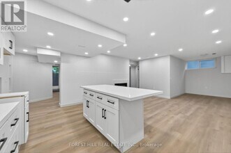 19 Candis Dr in Toronto, ON - Building Photo - Building Photo