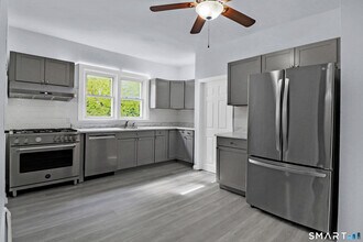 25 Cove Ave-Unit -1 in Norwalk, CT - Building Photo - Building Photo