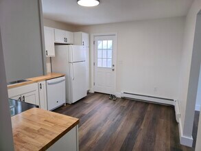 21 Old Etna Rd in Lebanon, NH - Foto de edificio - Building Photo