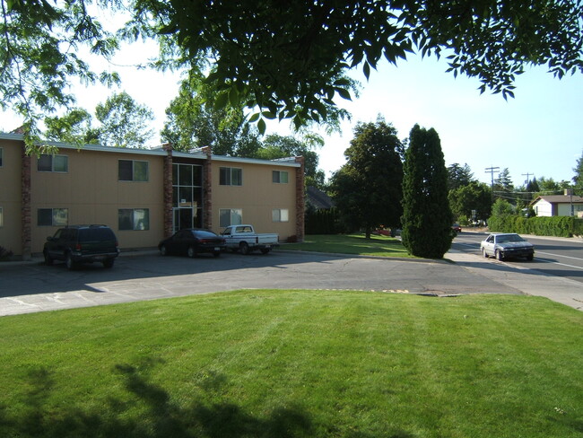 Arbor Court Apartments in Pocatello, ID - Building Photo - Building Photo