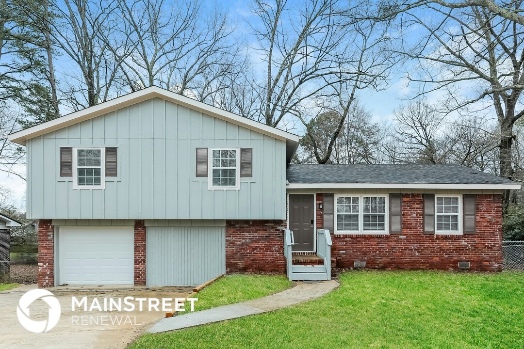 637 16th Ave NW in Center Point, AL - Building Photo