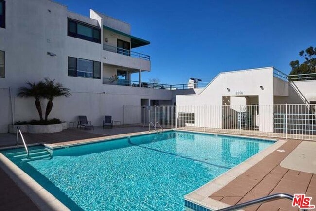 2552 Navarra Dr in Carlsbad, CA - Building Photo - Building Photo