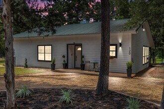 120 Lake Point Way in Bastrop, TX - Building Photo - Building Photo