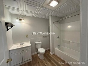 35 Main St, Unit 32 in Bangor, ME - Building Photo - Building Photo