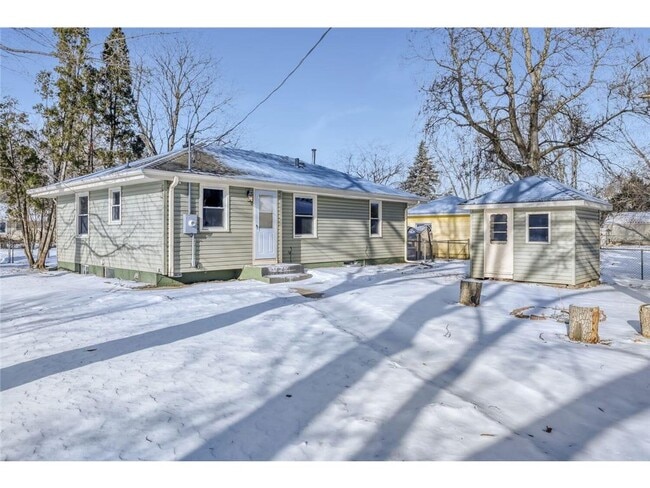 6300 Quebec Ave N in Minneapolis, MN - Building Photo - Building Photo