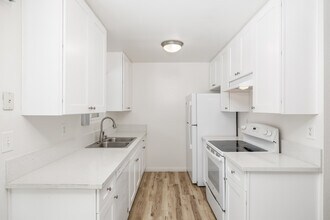 Rancho Villas in San Diego, CA - Building Photo - Building Photo