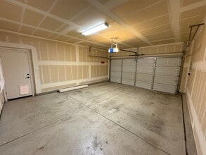 3842 E Evergreen Ave in Visalia, CA - Building Photo - Building Photo