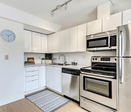 Spruce Grove Lane in Calgary, AB - Building Photo - Building Photo