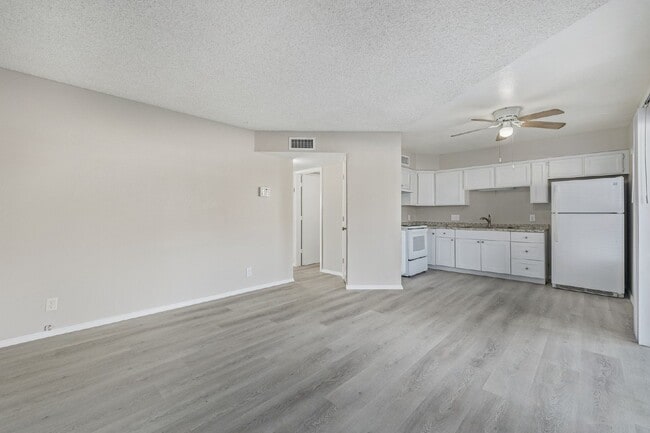 11002 N 15th Ave in Phoenix, AZ - Building Photo - Building Photo