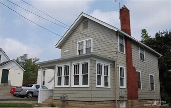 109 Hill St, Unit 4 in Ann Arbor, MI - Foto de edificio - Building Photo