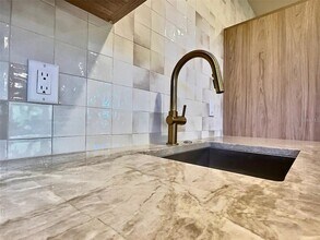 150 51st St N, Unit B in St. Petersburg, FL - Foto de edificio - Building Photo