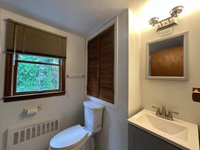 6 Quebec Dr in Huntington Station, NY - Building Photo - Building Photo
