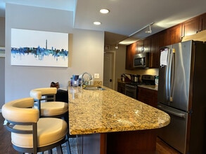 680 N Green St, Unit 611 in Chicago, IL - Building Photo - Building Photo