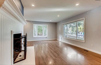 5062 SW Freeman Ct in Portland, OR - Building Photo - Building Photo