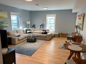 97 Munroe St, Unit 2T in Somerville, MA - Building Photo - Building Photo