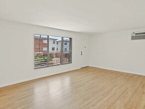 945 N Curson Ave in West Hollywood, CA - Foto de edificio - Building Photo