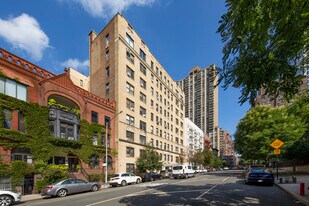 243 W 70th St in New York, NY - Building Photo
