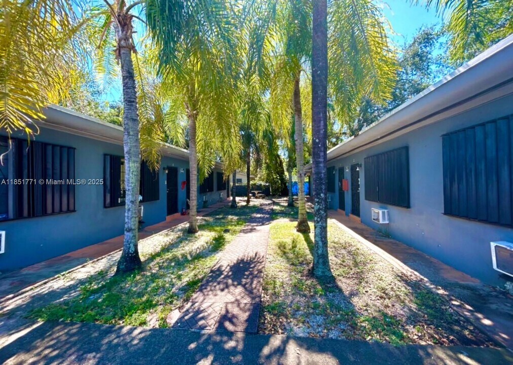 30 NW 71st St in Miami, FL - Building Photo