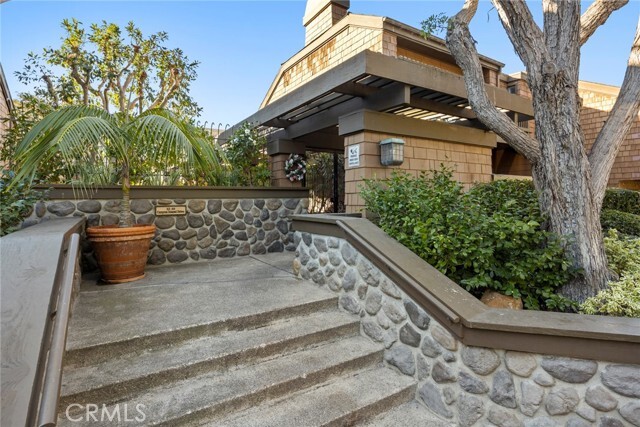 47 Canyon Island Dr-Unit -47 in Newport Beach, CA - Foto de edificio - Building Photo