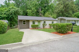 2625 Santa Barbara Dr NW in Atlanta, GA - Building Photo - Building Photo