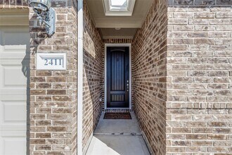 2411 Ocean Key Dr in La Marque, TX - Foto de edificio - Building Photo